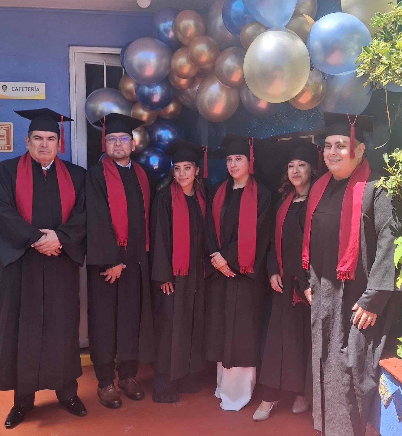 Egresada IPX en ceremonia